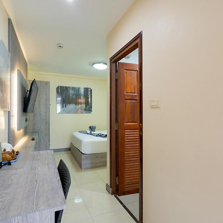 Square One Hotel Patong Екстер'єр фото