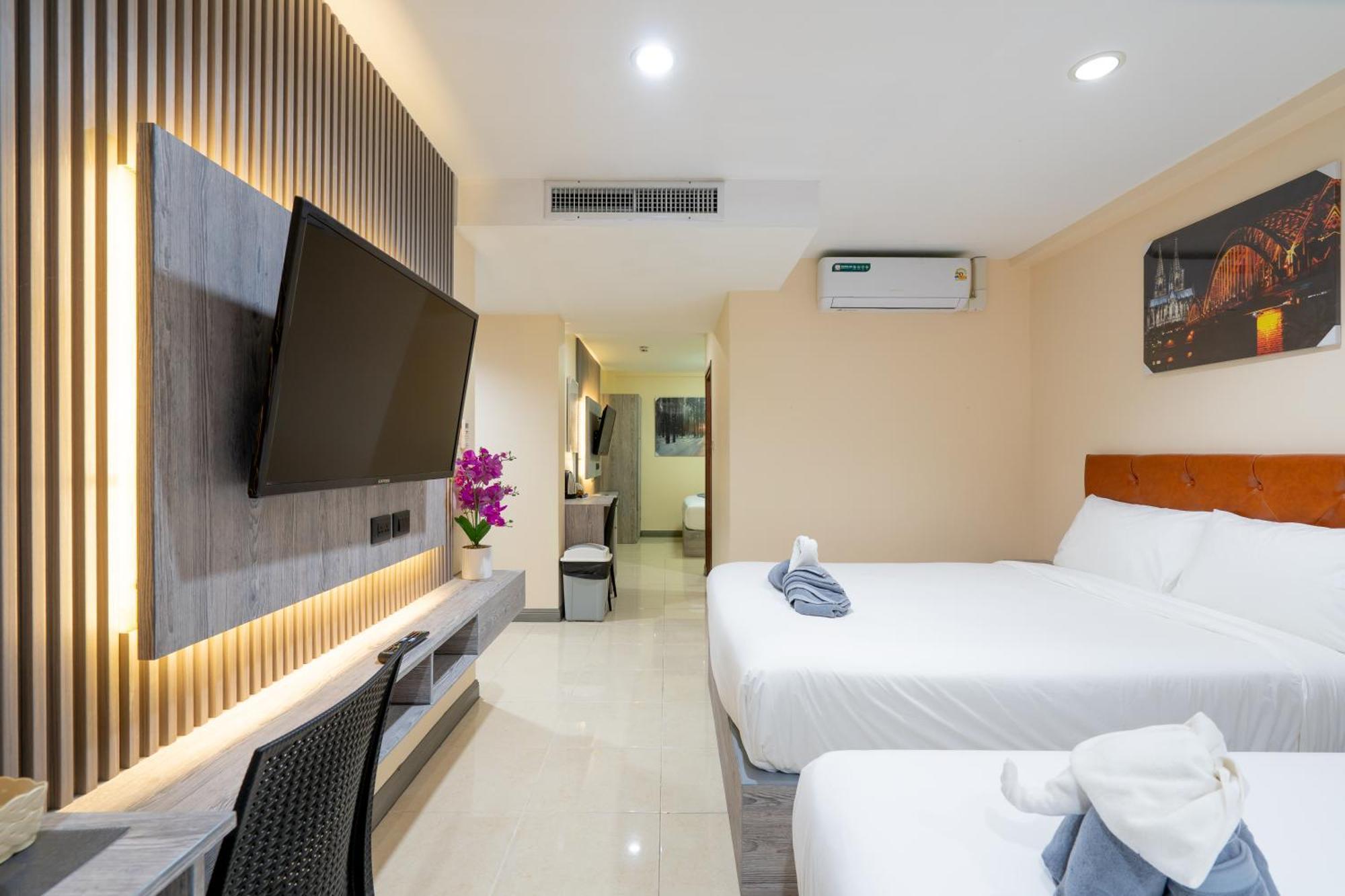 Square One Hotel Patong Екстер'єр фото