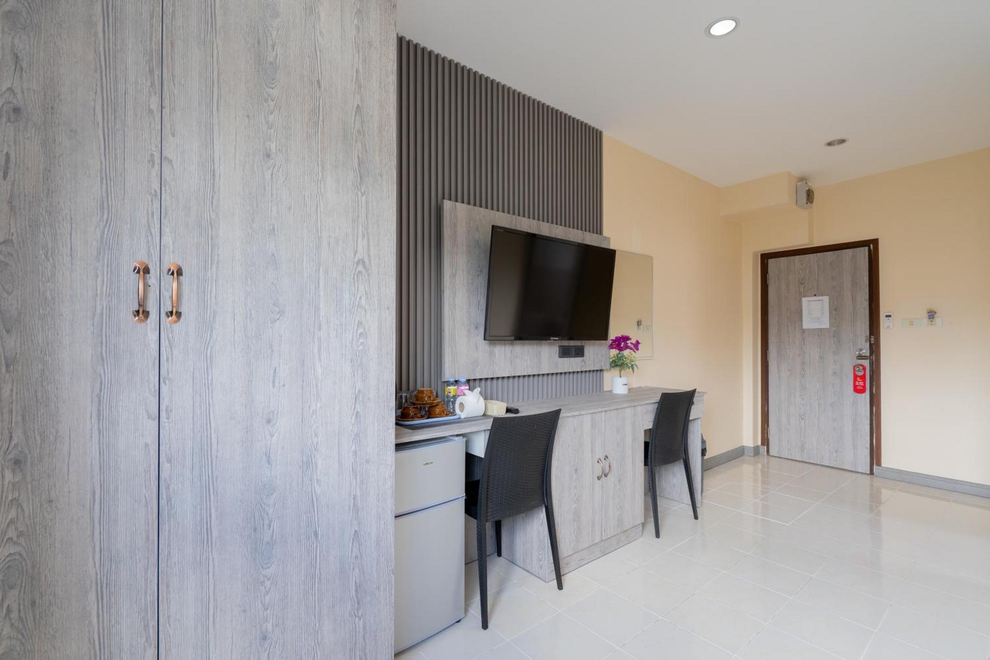 Square One Hotel Patong Екстер'єр фото