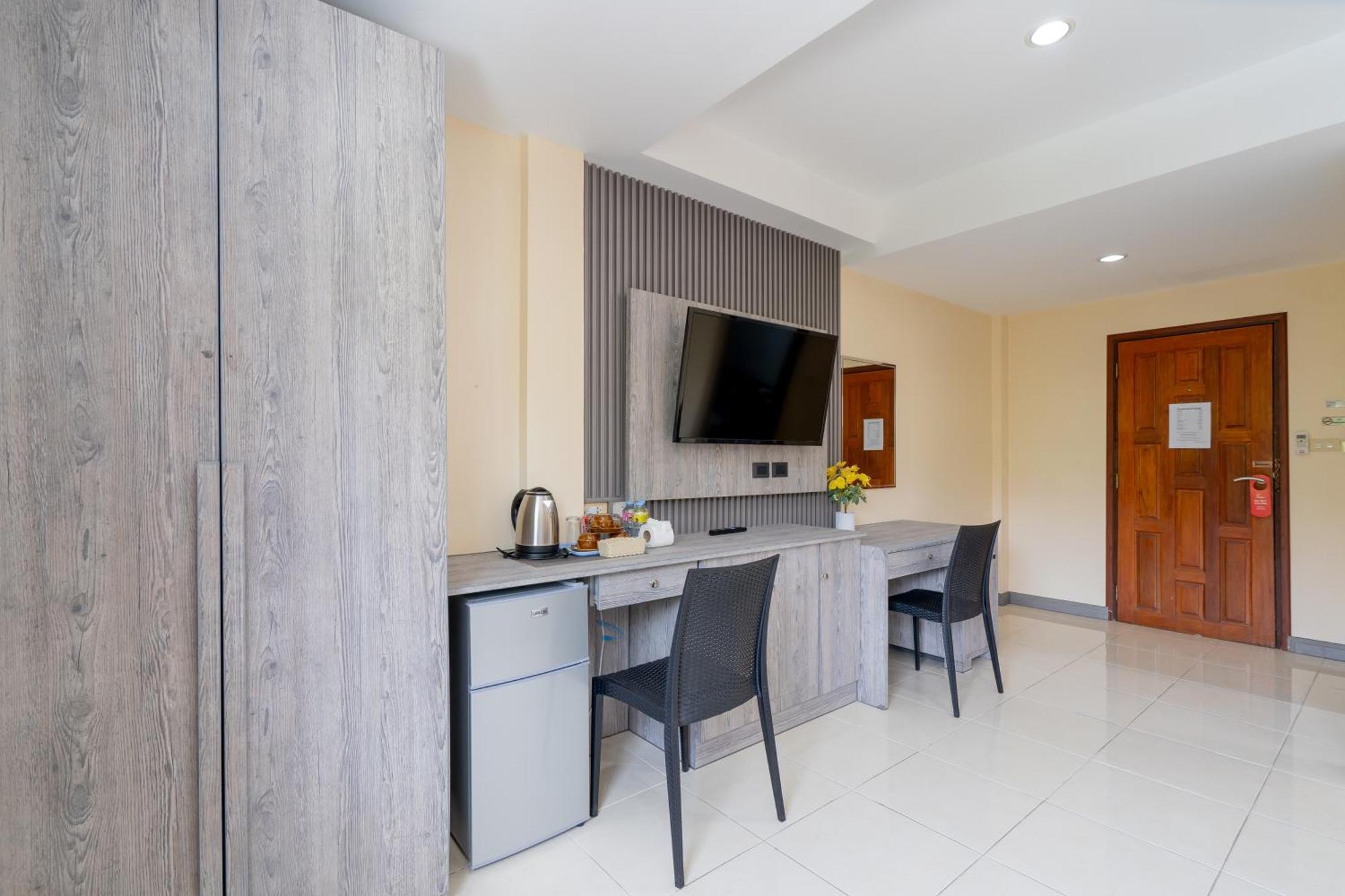 Square One Hotel Patong Екстер'єр фото
