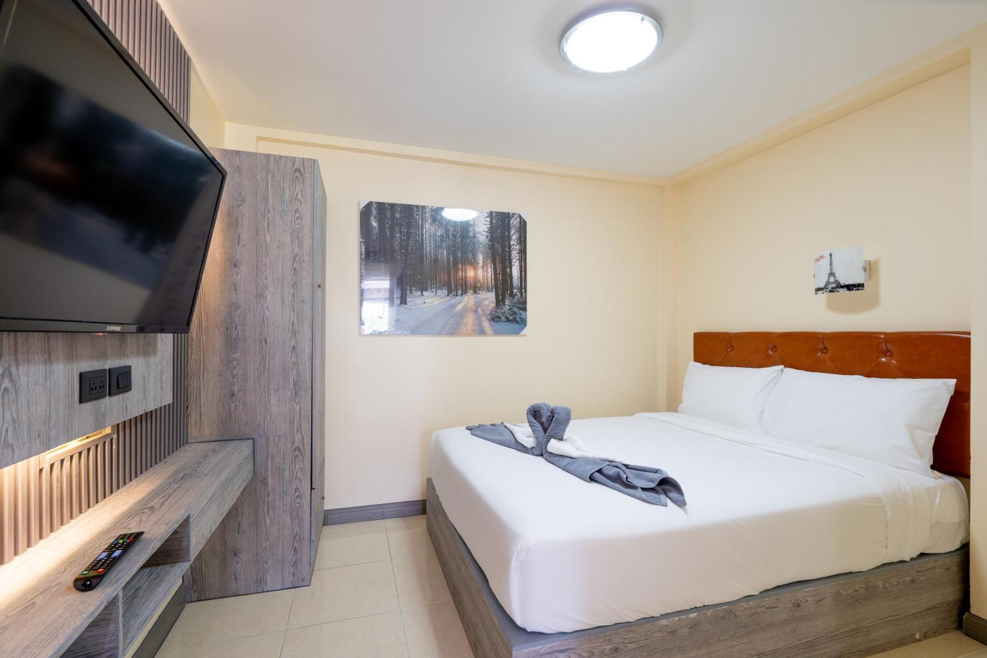Square One Hotel Patong Екстер'єр фото