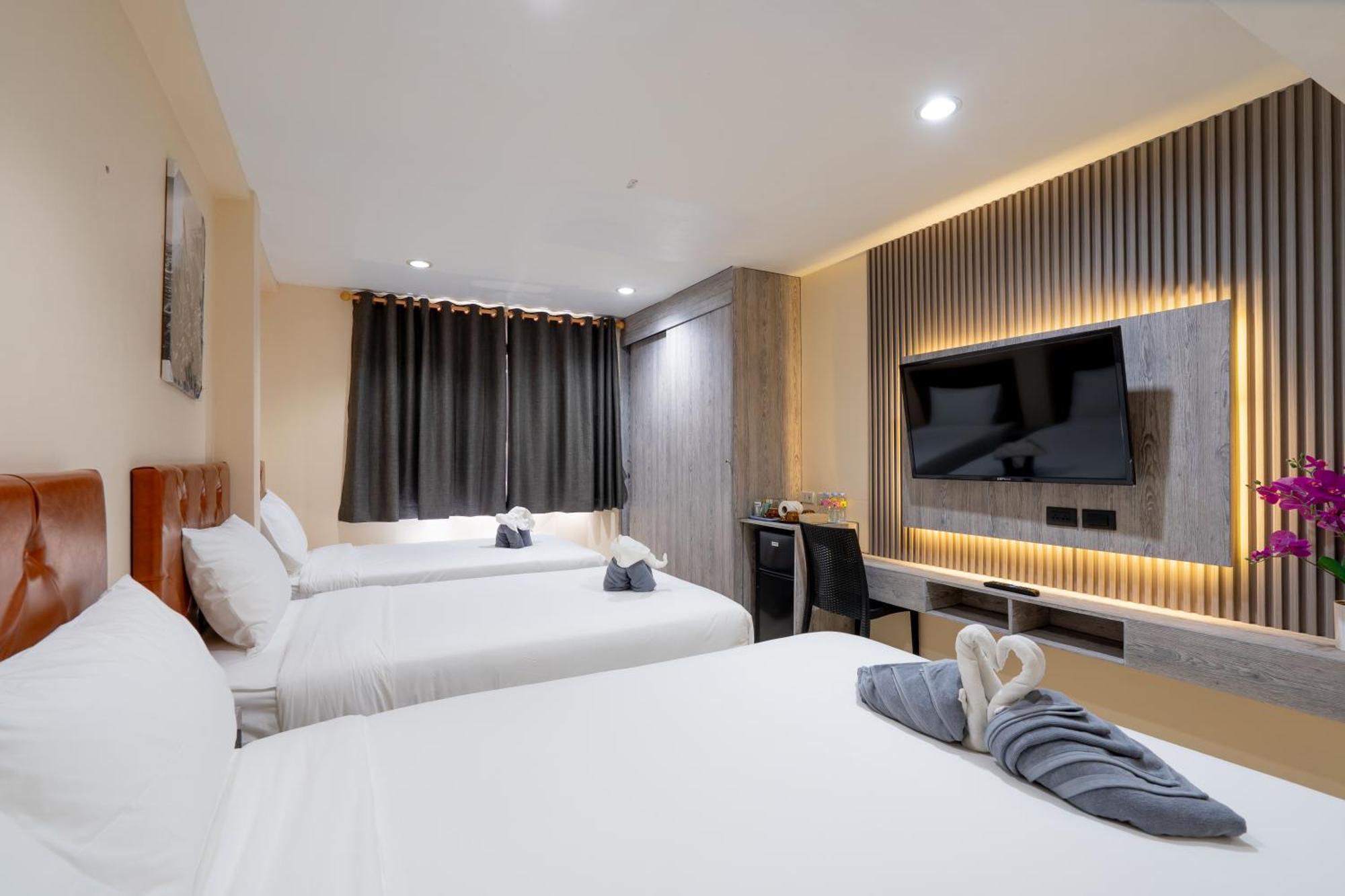 Square One Hotel Patong Екстер'єр фото