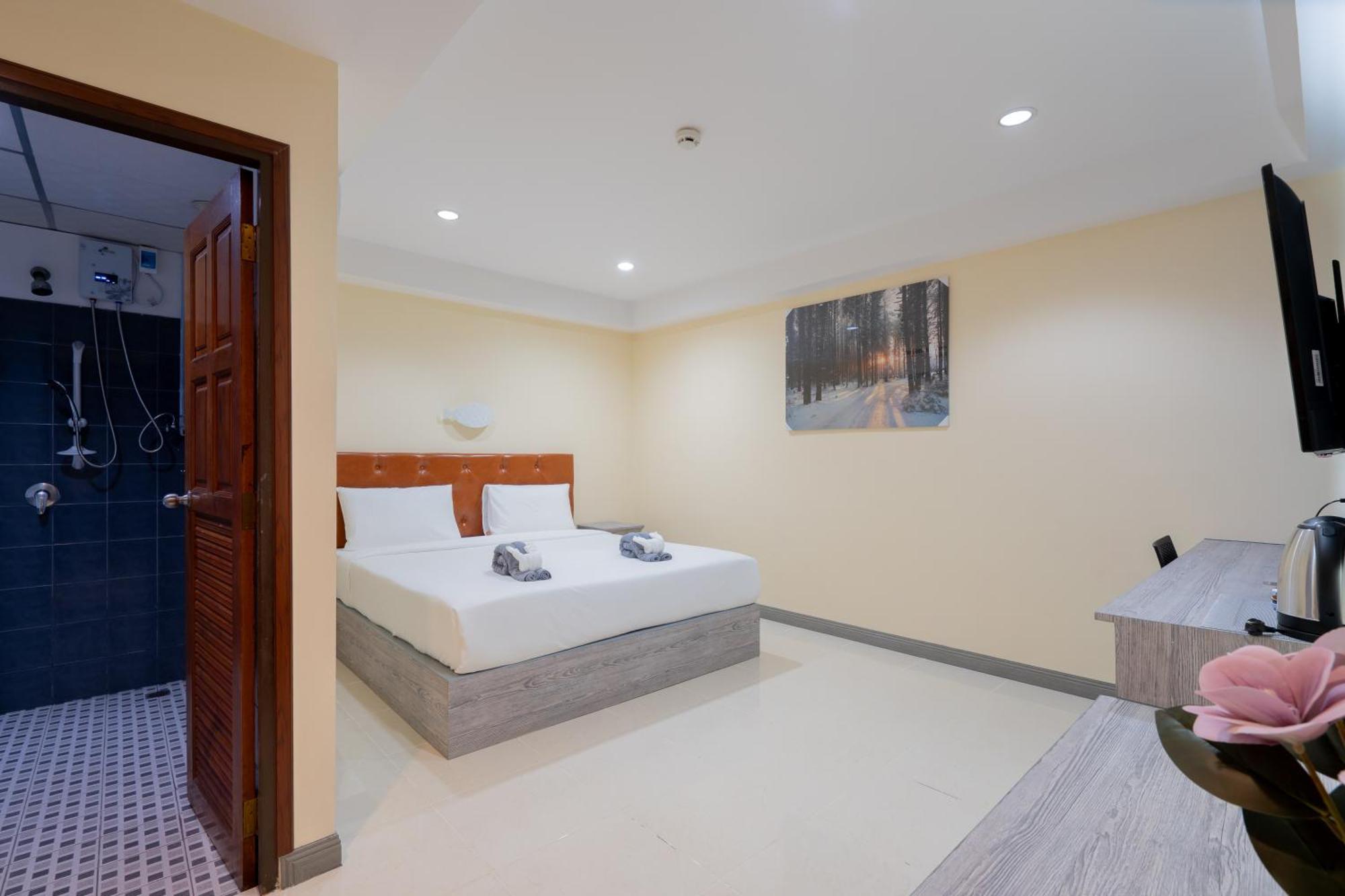 Square One Hotel Patong Екстер'єр фото