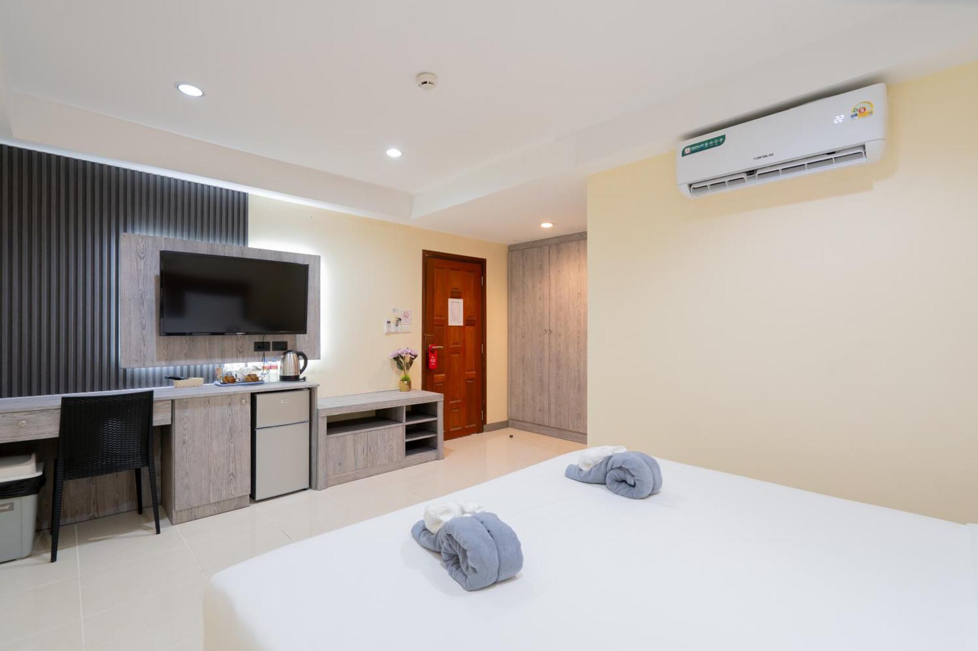 Square One Hotel Patong Екстер'єр фото