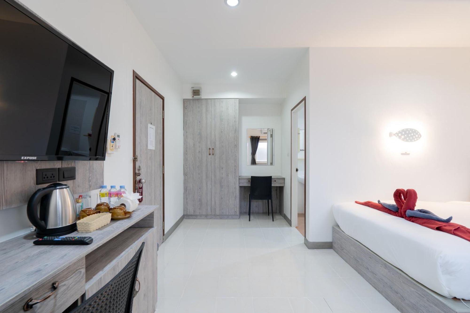 Square One Hotel Patong Екстер'єр фото
