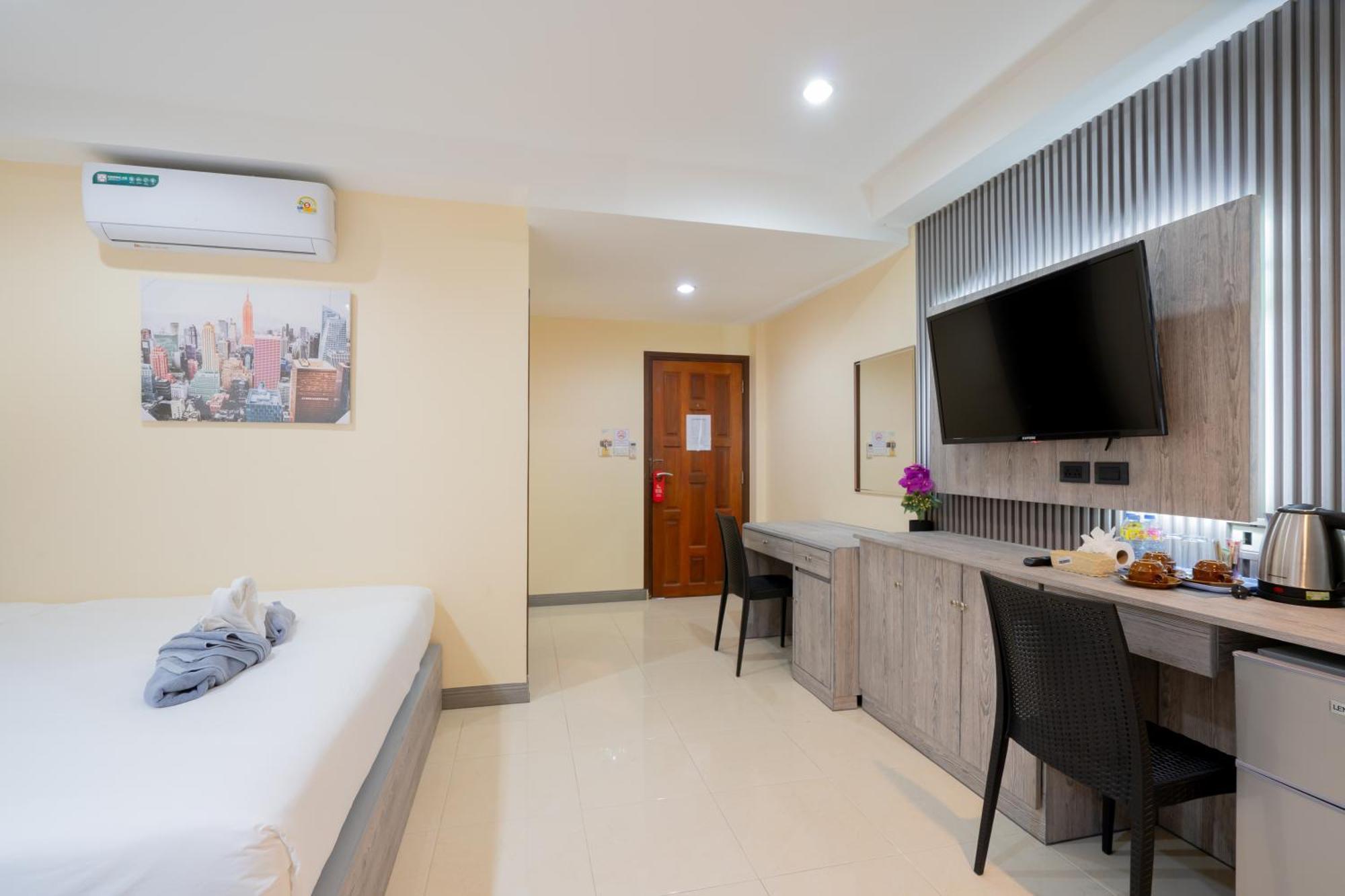 Square One Hotel Patong Екстер'єр фото