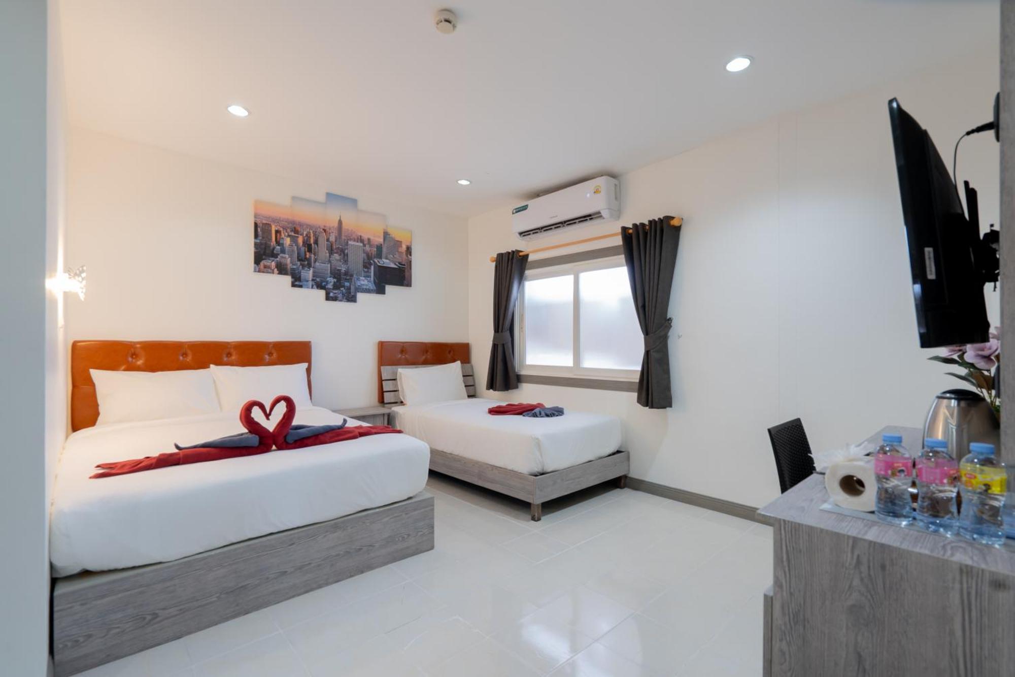 Square One Hotel Patong Екстер'єр фото