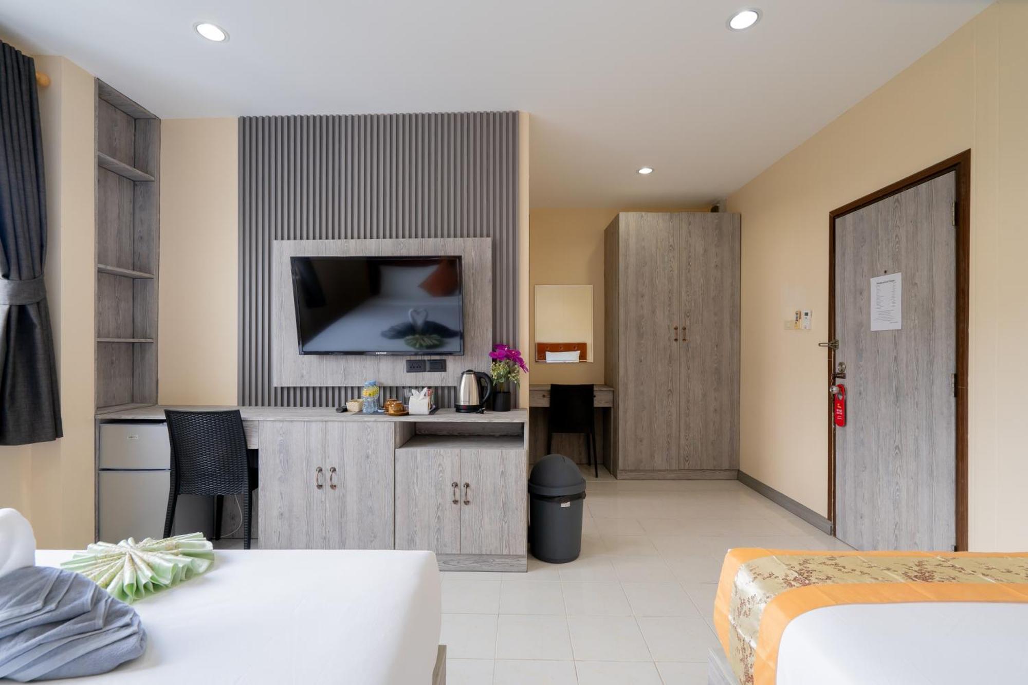 Square One Hotel Patong Екстер'єр фото