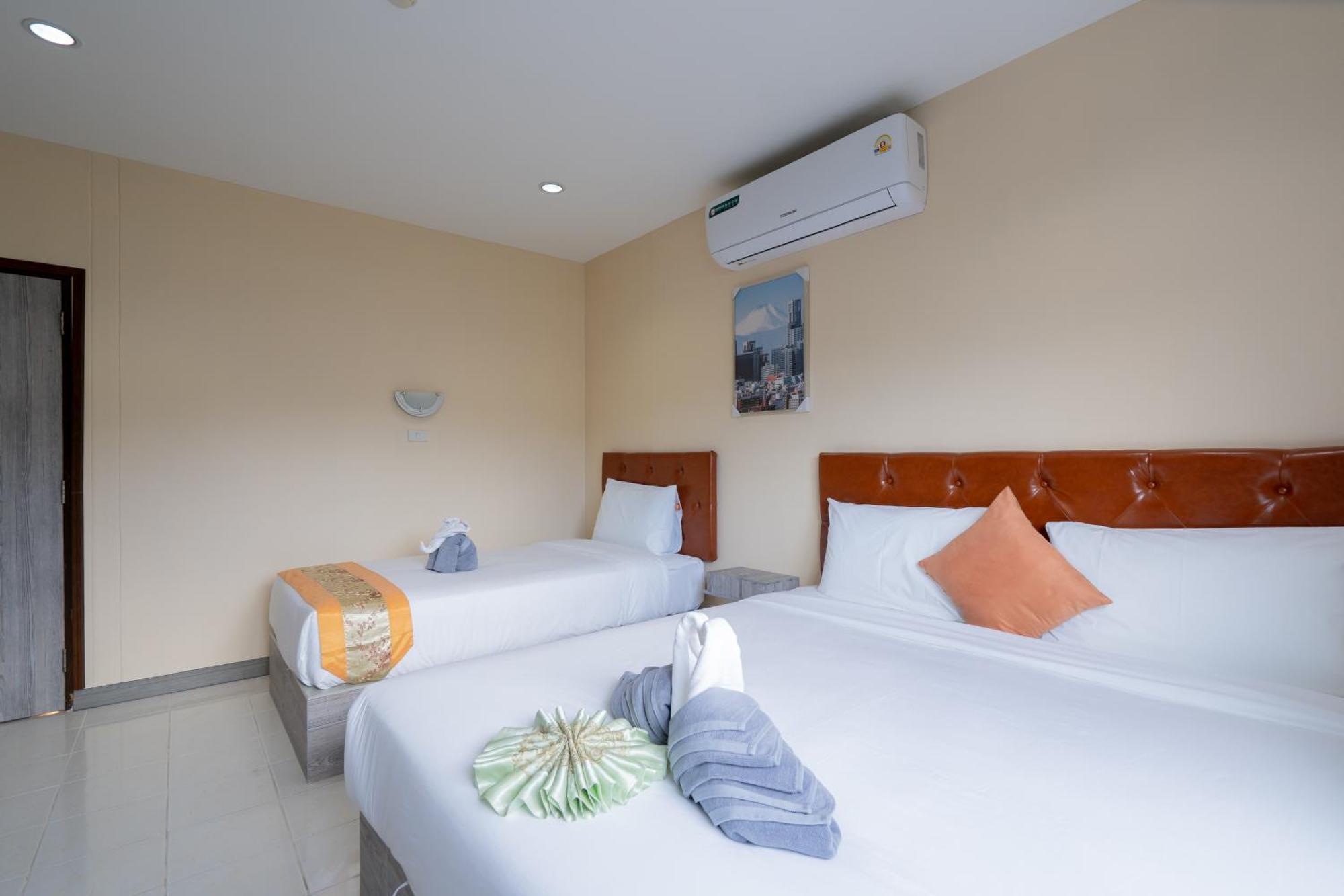 Square One Hotel Patong Екстер'єр фото