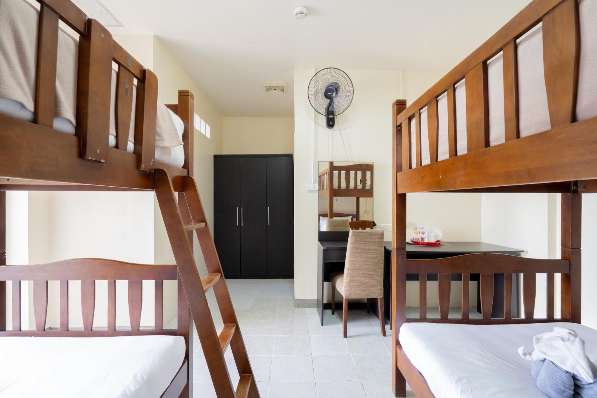 Square One Hotel Patong Екстер'єр фото