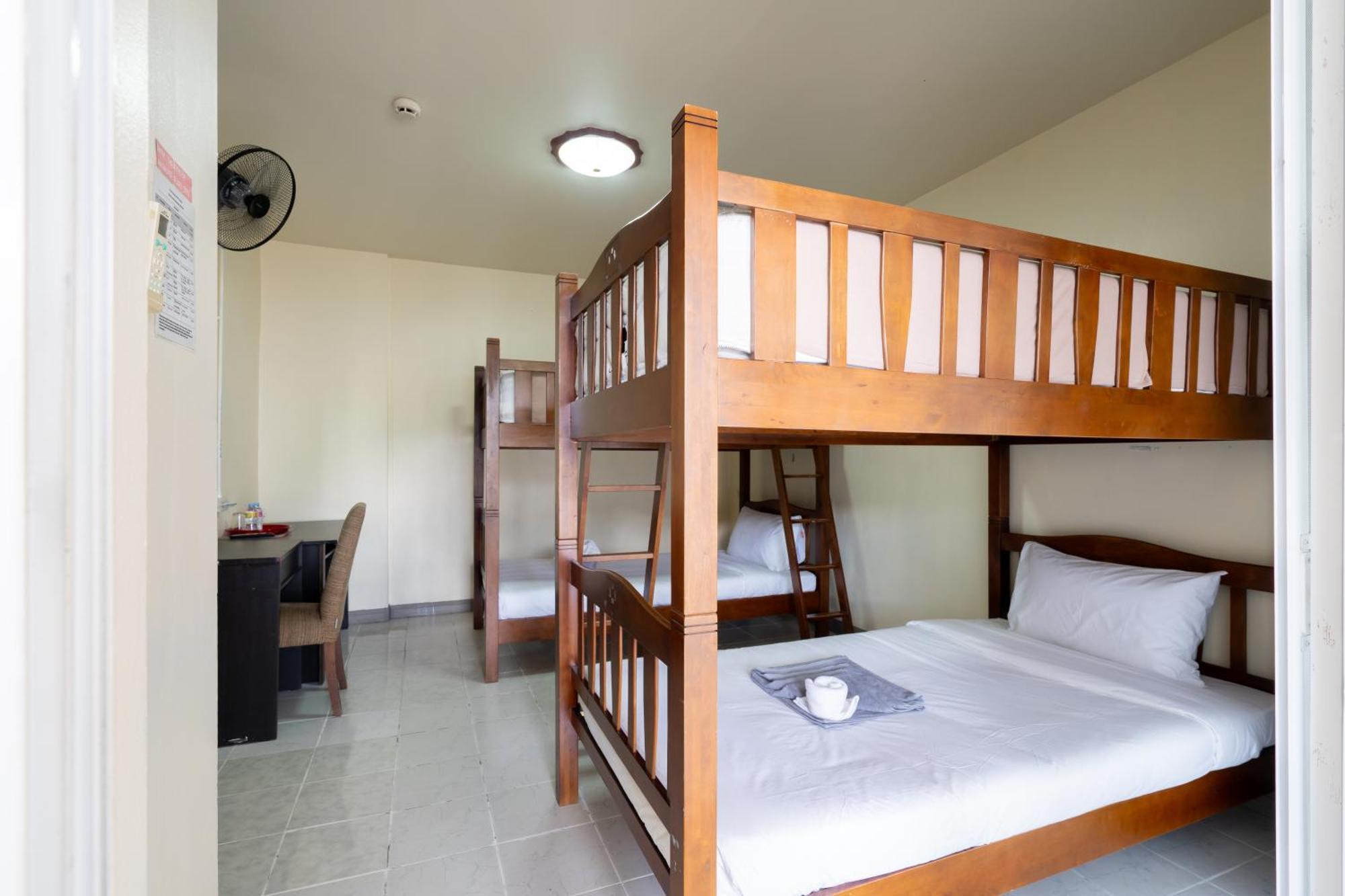 Square One Hotel Patong Екстер'єр фото