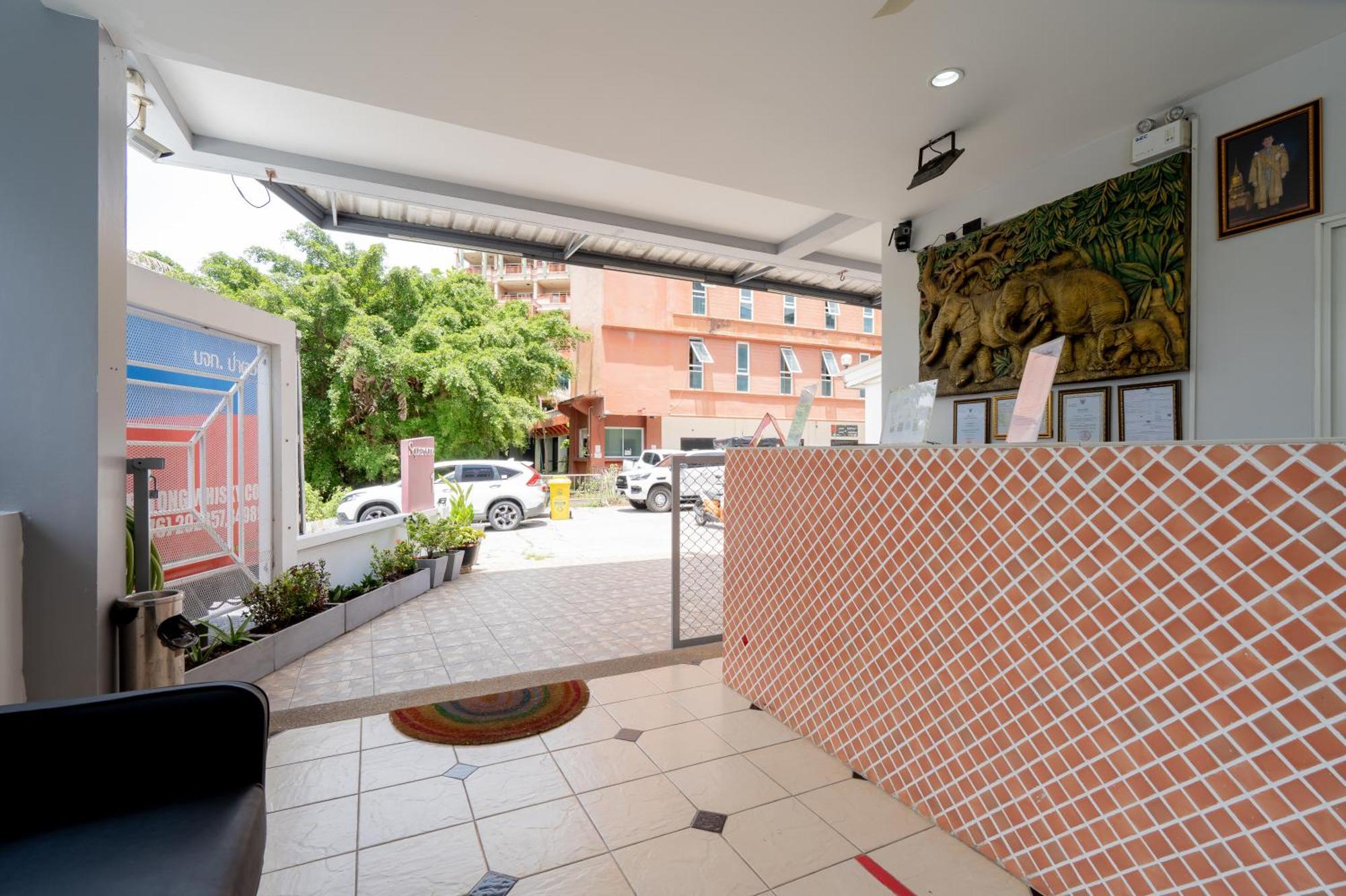 Square One Hotel Patong Екстер'єр фото
