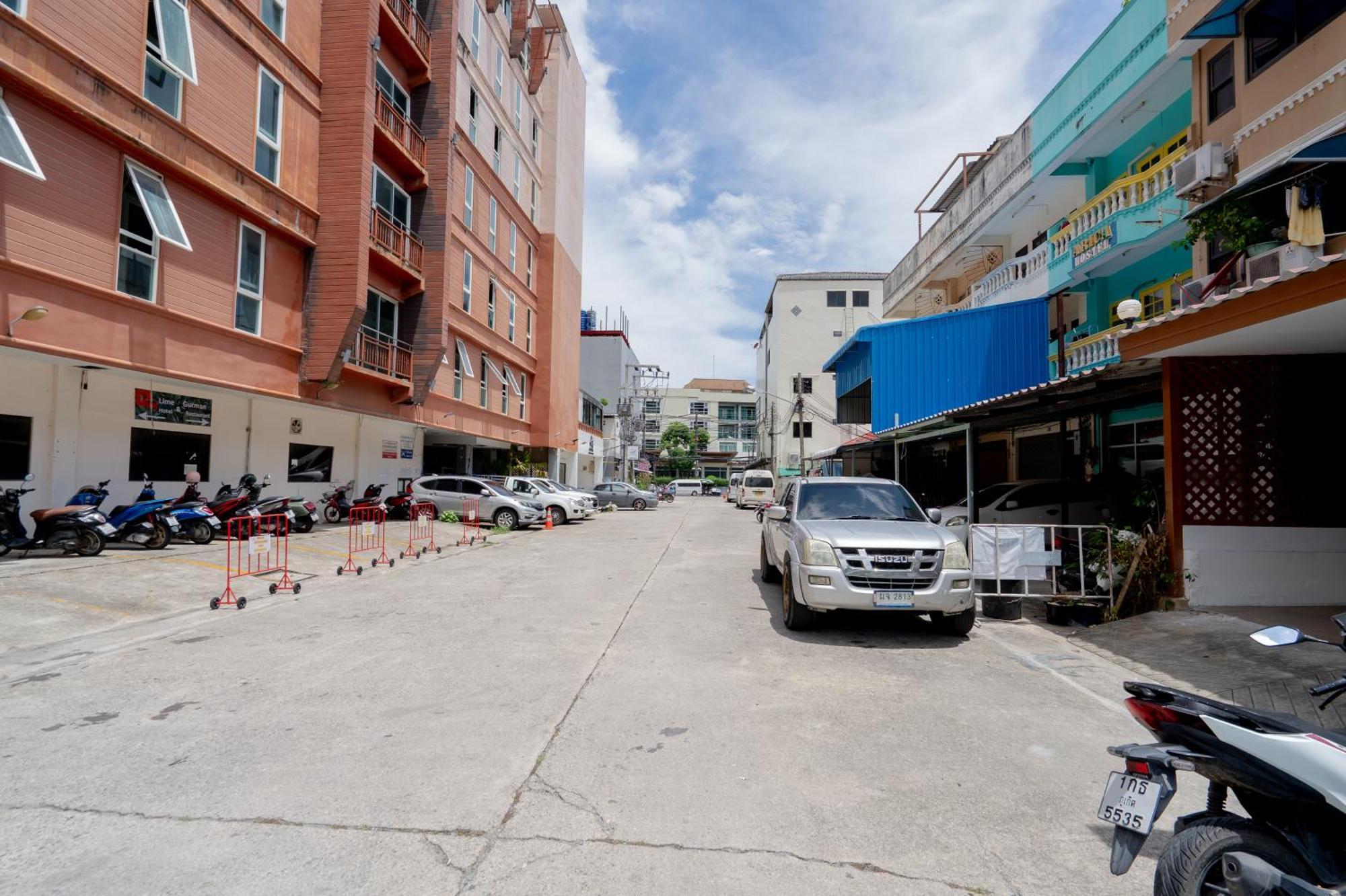 Square One Hotel Patong Екстер'єр фото