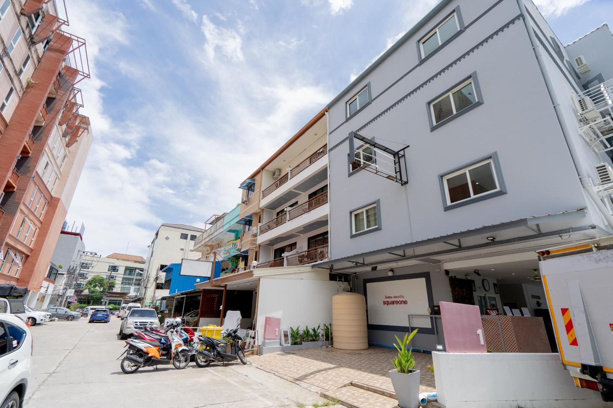 Square One Hotel Patong Екстер'єр фото