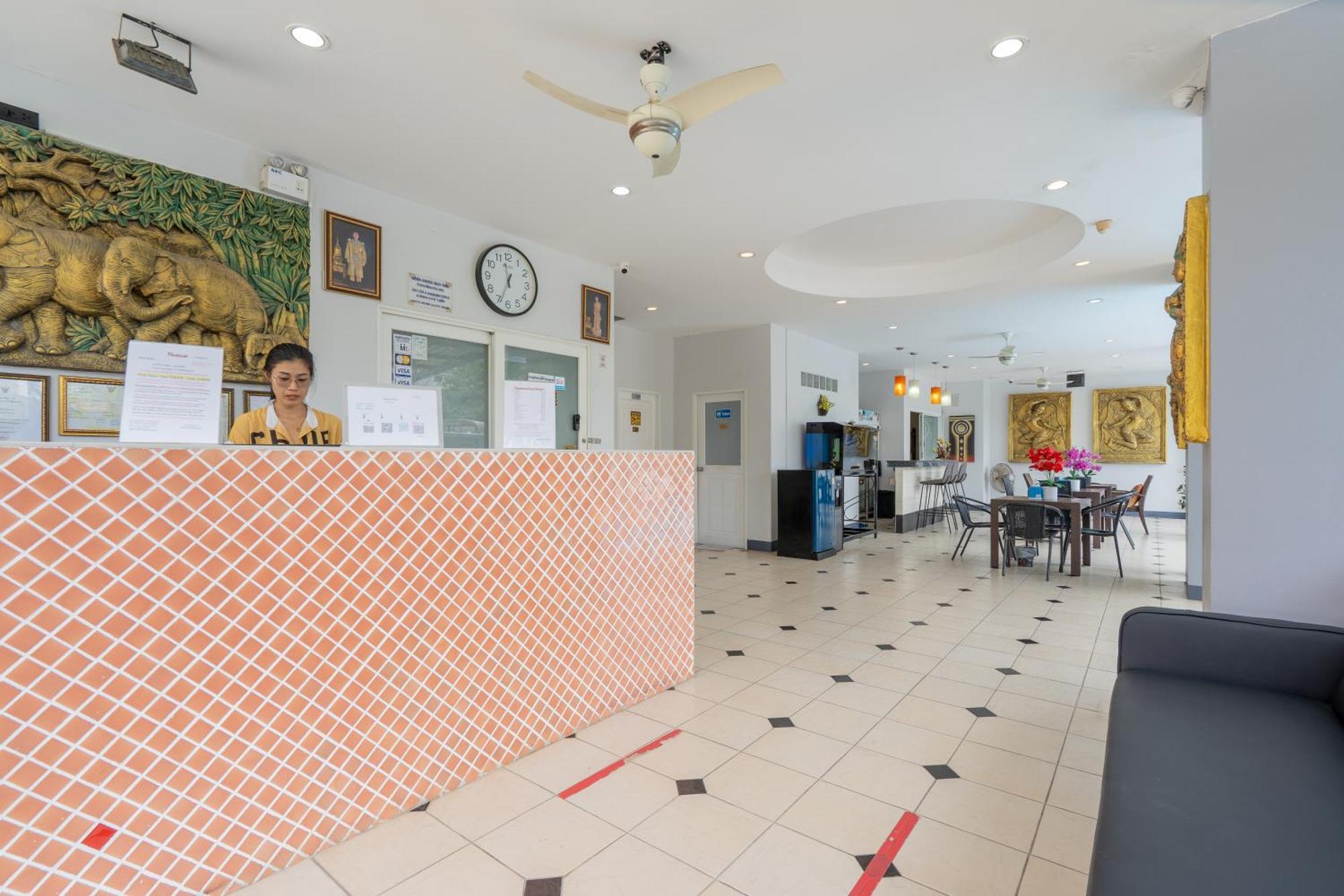 Square One Hotel Patong Екстер'єр фото