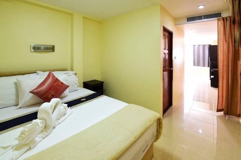 Square One Hotel Patong Екстер'єр фото