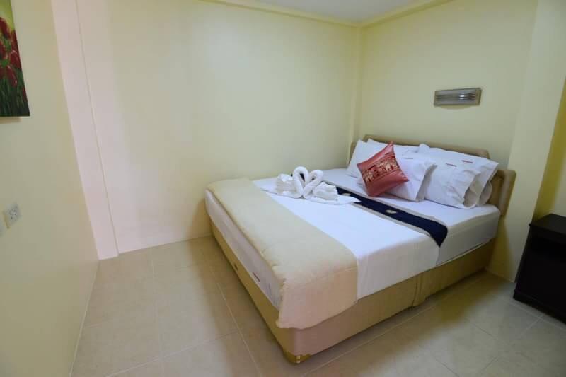 Square One Hotel Patong Екстер'єр фото