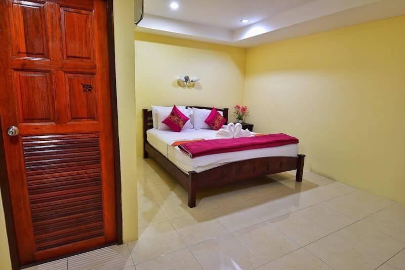 Square One Hotel Patong Екстер'єр фото