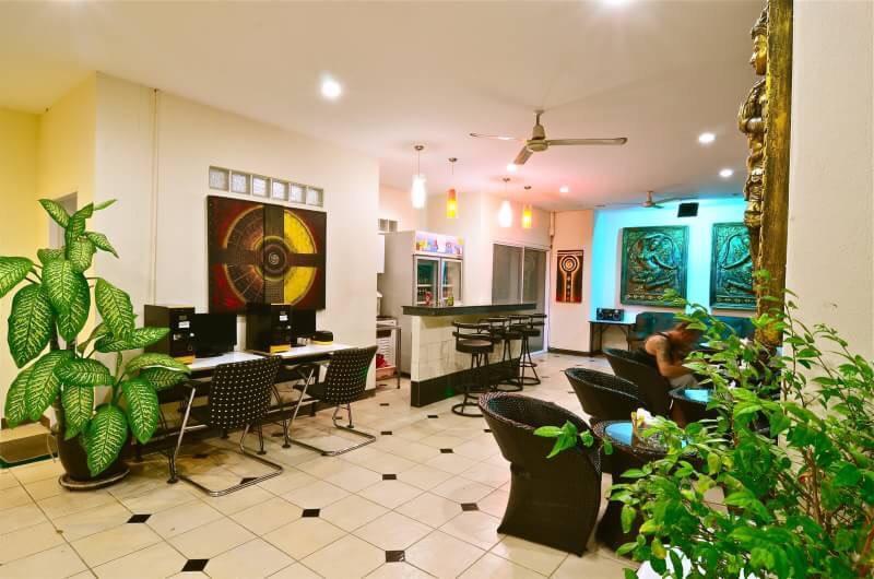 Square One Hotel Patong Екстер'єр фото