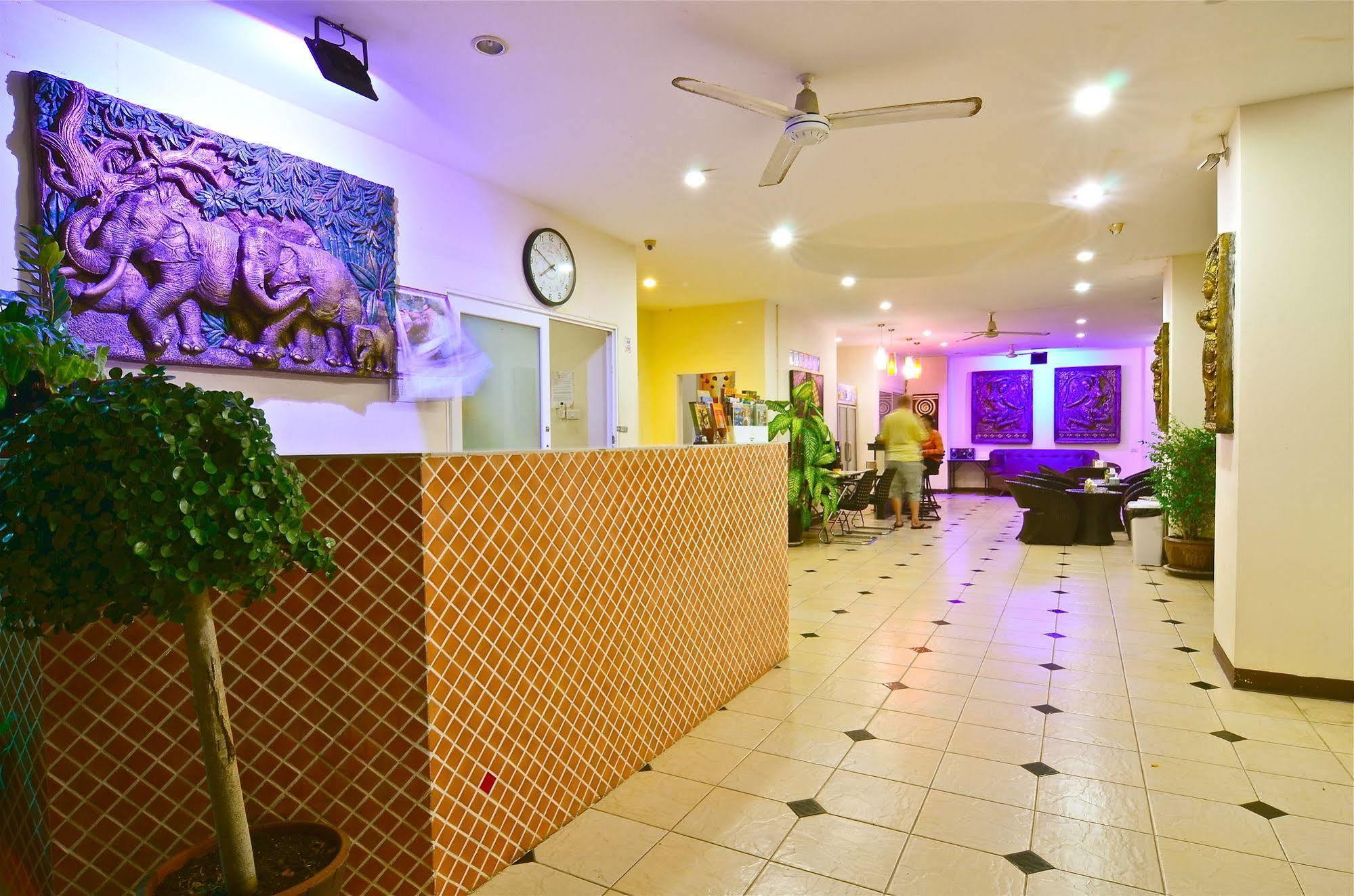 Square One Hotel Patong Екстер'єр фото