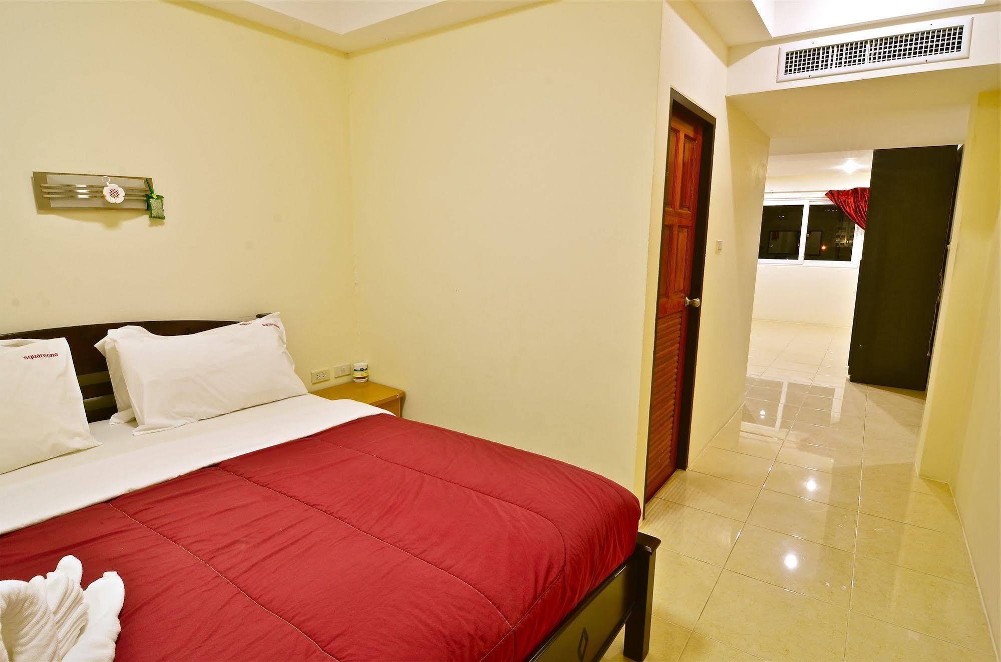 Square One Hotel Patong Екстер'єр фото