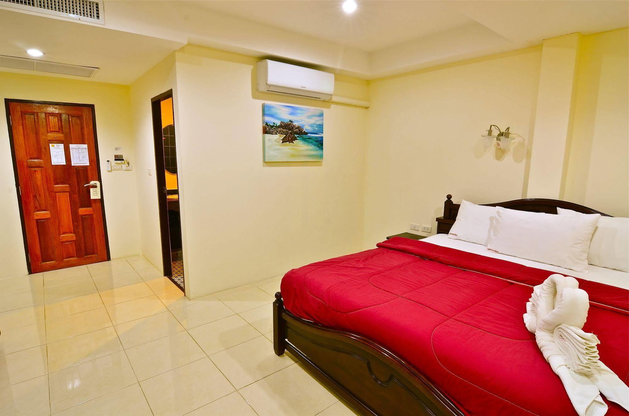 Square One Hotel Patong Екстер'єр фото